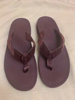 Chaco Women's Lowdown Flip Flop Beach/ Pool Sandal Size 9 Plum